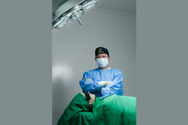 Dr. Milton Seigi Hayashi analisa as vantagens e limitações da otoplastia minimamente invasiva para diferentes perfis de pacientes.