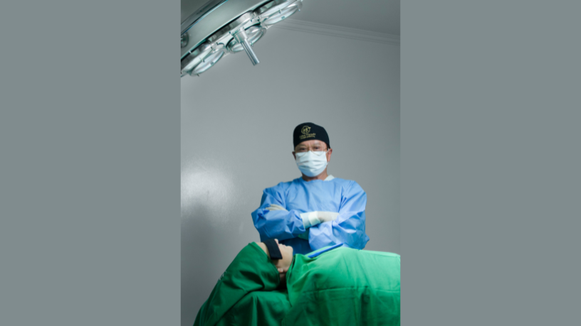 Dr. Milton Seigi Hayashi analisa as vantagens e limitações da otoplastia minimamente invasiva para diferentes perfis de pacientes.