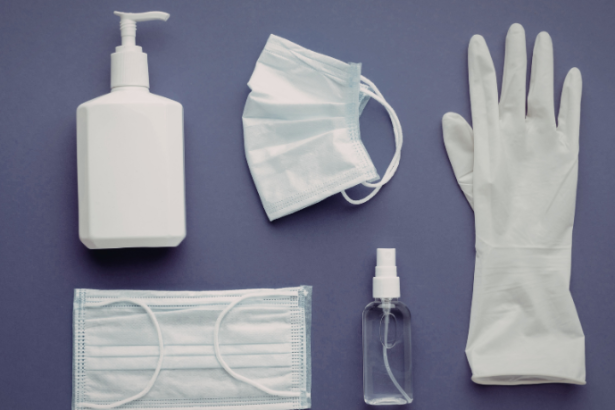 Embalagens plásticas na saúde: Elias Assum Sabbag Junior explica como a tecnologia protege qualidade e segurança.